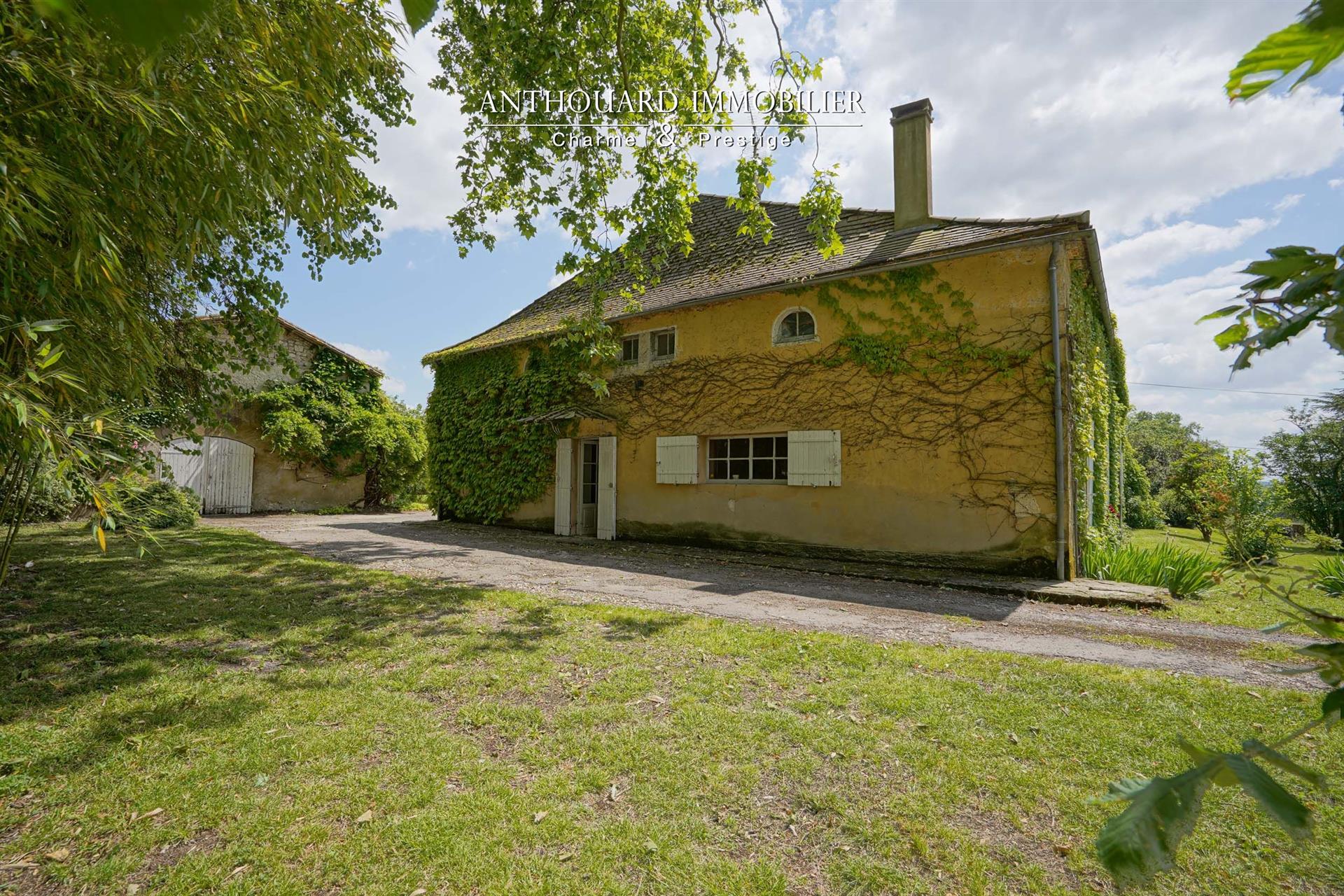 Old stone farmhouse to renovate on 2.8ha