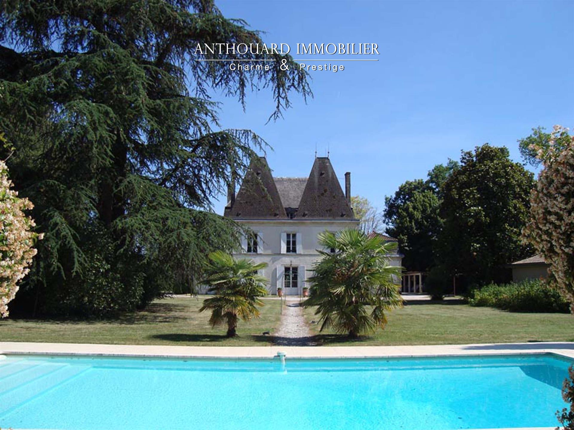 Family castle on a park of 1.2ha