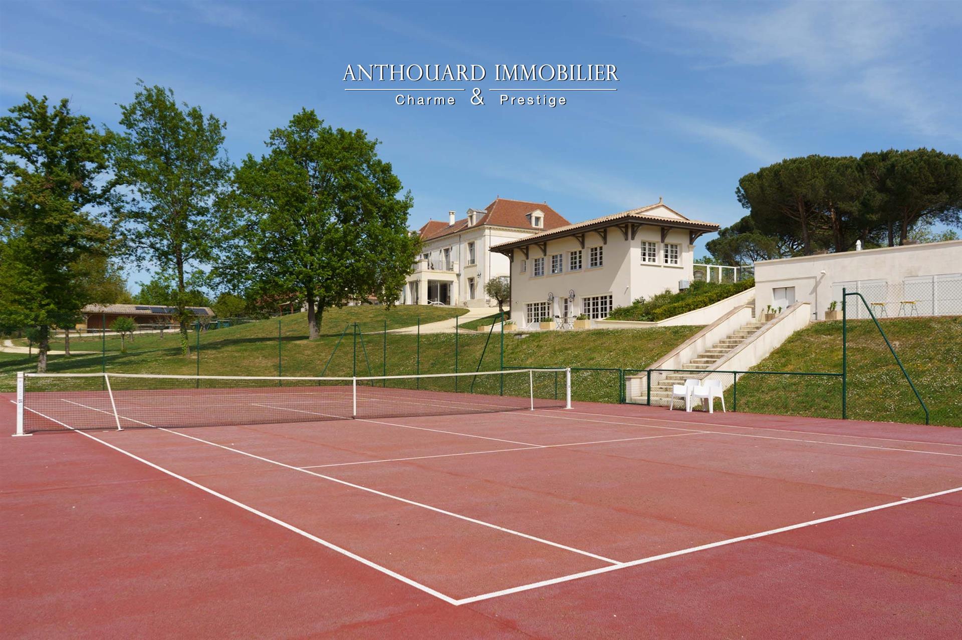 Charming estate, Gîte, swimming pool, tennis court