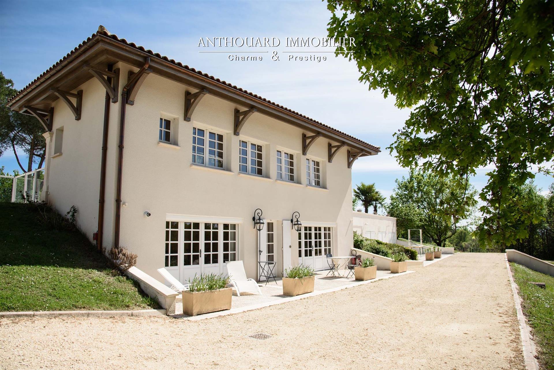 Charming estate, Gîte, swimming pool, tennis court