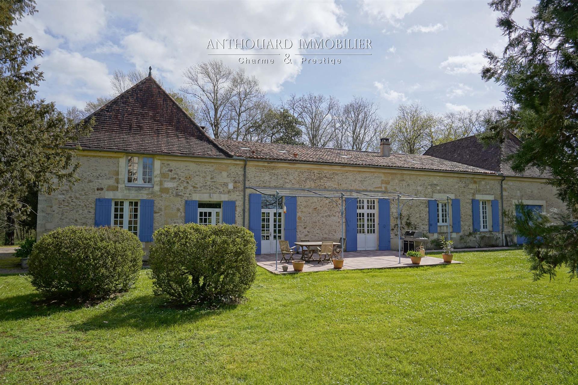 Beautiful Mansion, Chartreuse style, swimming pool