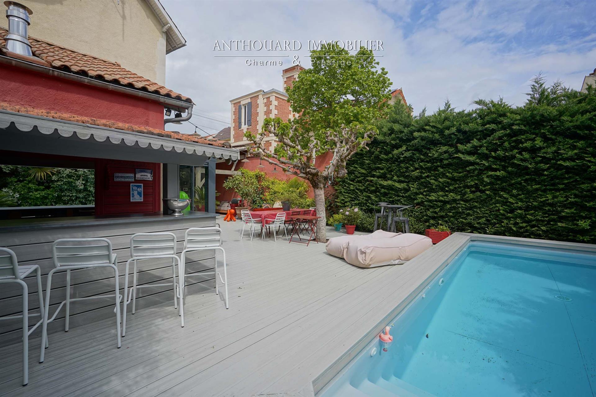 Very charming bourgeois house, swimming pool