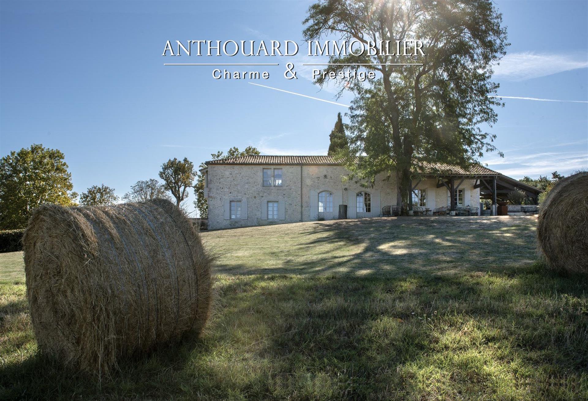 Sublime renovated estate, gîtes, swimming pool