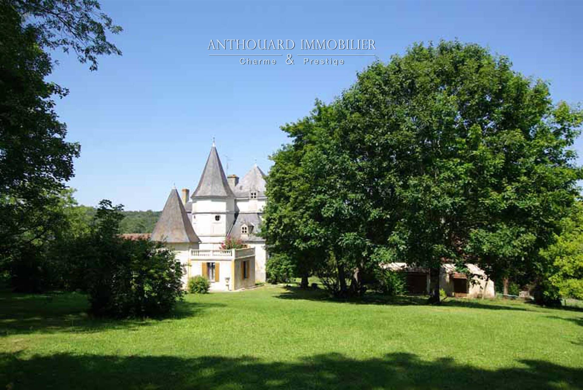 Schloss auf 32 Hektar am Ortsrand von Bergerac