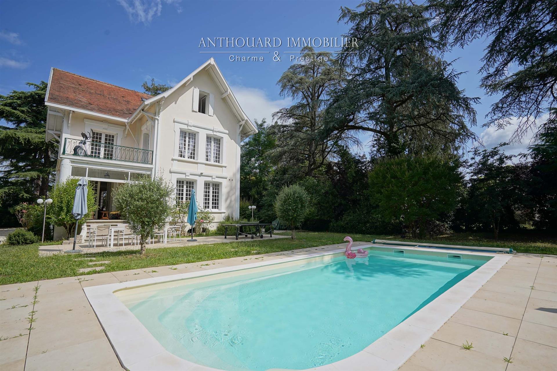 Maison bourgeoise des années 30, piscine