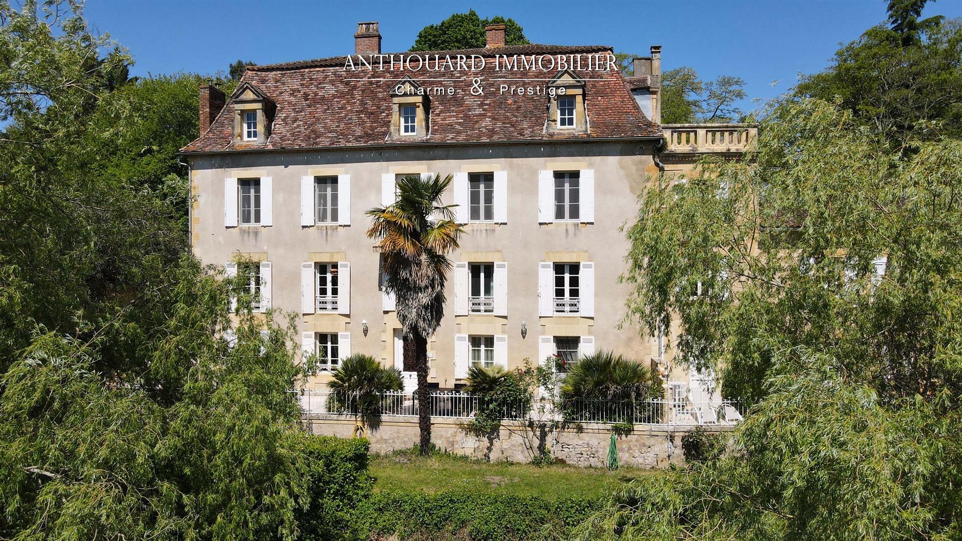 Superb Maison de Maître and its Gîtes