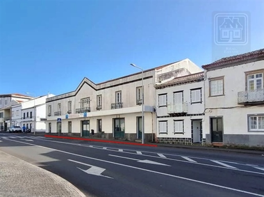 Venda de Amplo Edifício - Prédio - Comercial e Habitacional - São Pedro, Ponta Delgada, Ilha de São