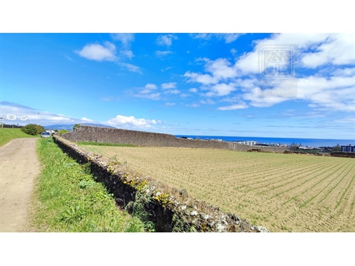 Gezamenlijke Verkoop van 5 Land met bouwpotentieel in Ponta Delgada, eiland São Miguel, Azoren
