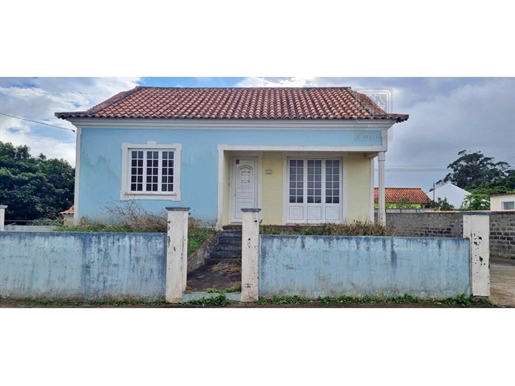 Sale of Large House - Villa with side entrance - Lajes, Praia da Vitória, Terceira Island, Azores