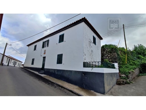 Verkoop van Huis / Vrijstaand Huis met Garage en bijgebouw - São Pedro de Nordestinho, Noordoosten,