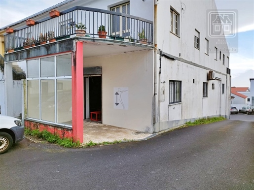 Large Commercial Area-Shop-Gymnasium for Sale in Velas, São Jorge Island, Azores