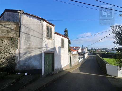 Venda de Casa-Moradia com Amplo Terreno - Fajã de Baixo, Ponta Delgada, Ilha de São Miguel, Açores