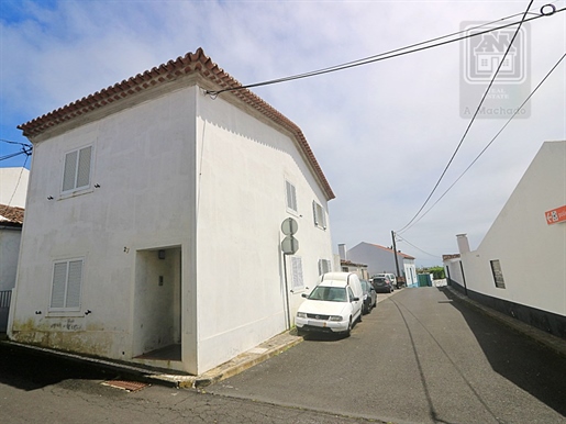 Sale of House / Villa T4 with large garage - Relva, Ponta Delgada, Island of São Miguel, Azores