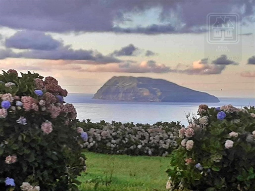 Sale of Villa + Apartment with sea view - Cedros, Santa Cruz das Flores, Flores Island, Azores