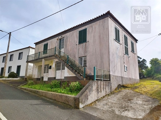 Venda de Ampla Casa - Moradia T3 - Santo Amaro, Velas, Ilha de São Jorge, Açores