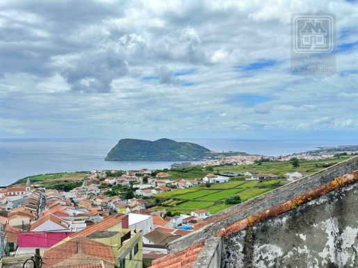 Verkoop van Huis / Villa T4 met garage en uitzicht op zee - Ribeirinha, Angra do heroísmo, Terceira