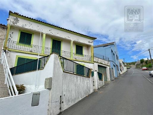 Sale of House / Villa T4 with garage and Sea View - Ribeirinha, Angra do heroísmo, Terceira Island,