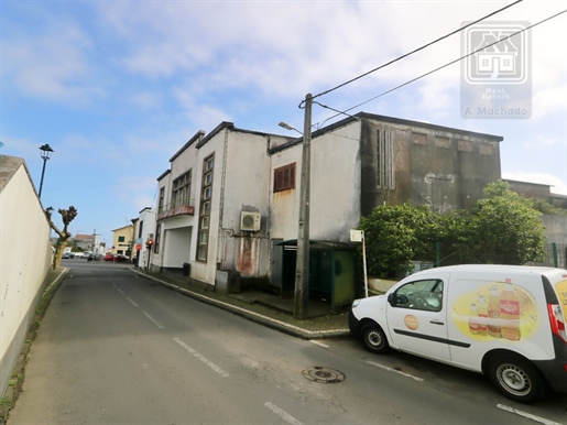 Verkauf von Gebäude mit Grossem Land - Zentrum von Arrifes, Ponta Delgada, Insel São Miguel, Azoren
