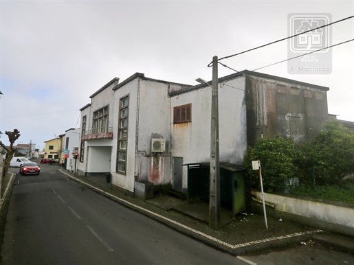 Vente d'IMMEUBLE avec Grand Terrain - centre d'Arrifes, Ponta Delgada, Île de São Miguel, Açores