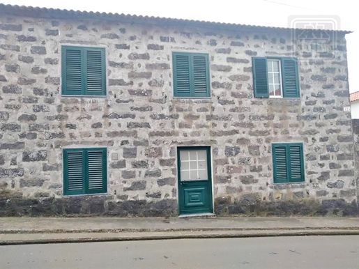Huis Te Koop - Huis met achtertuin in Feteira, Horta, Faial Island, Azoren