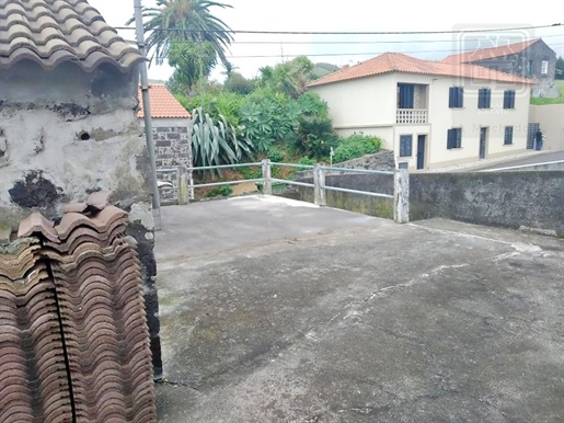 House For Sale - House with backyard in Feteira, Horta, Faial Island, Azores