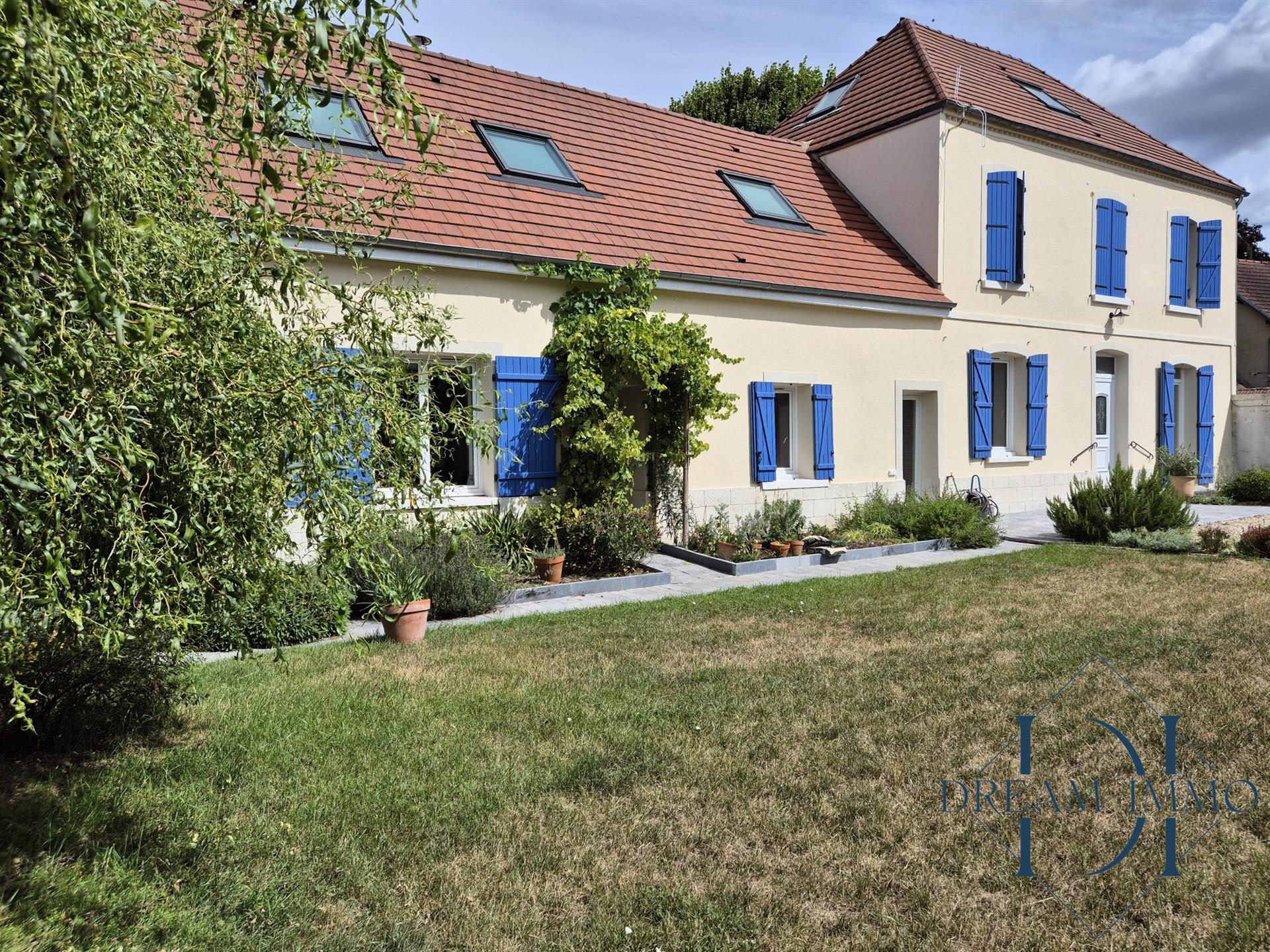 Purchase: Luxury property (27620)