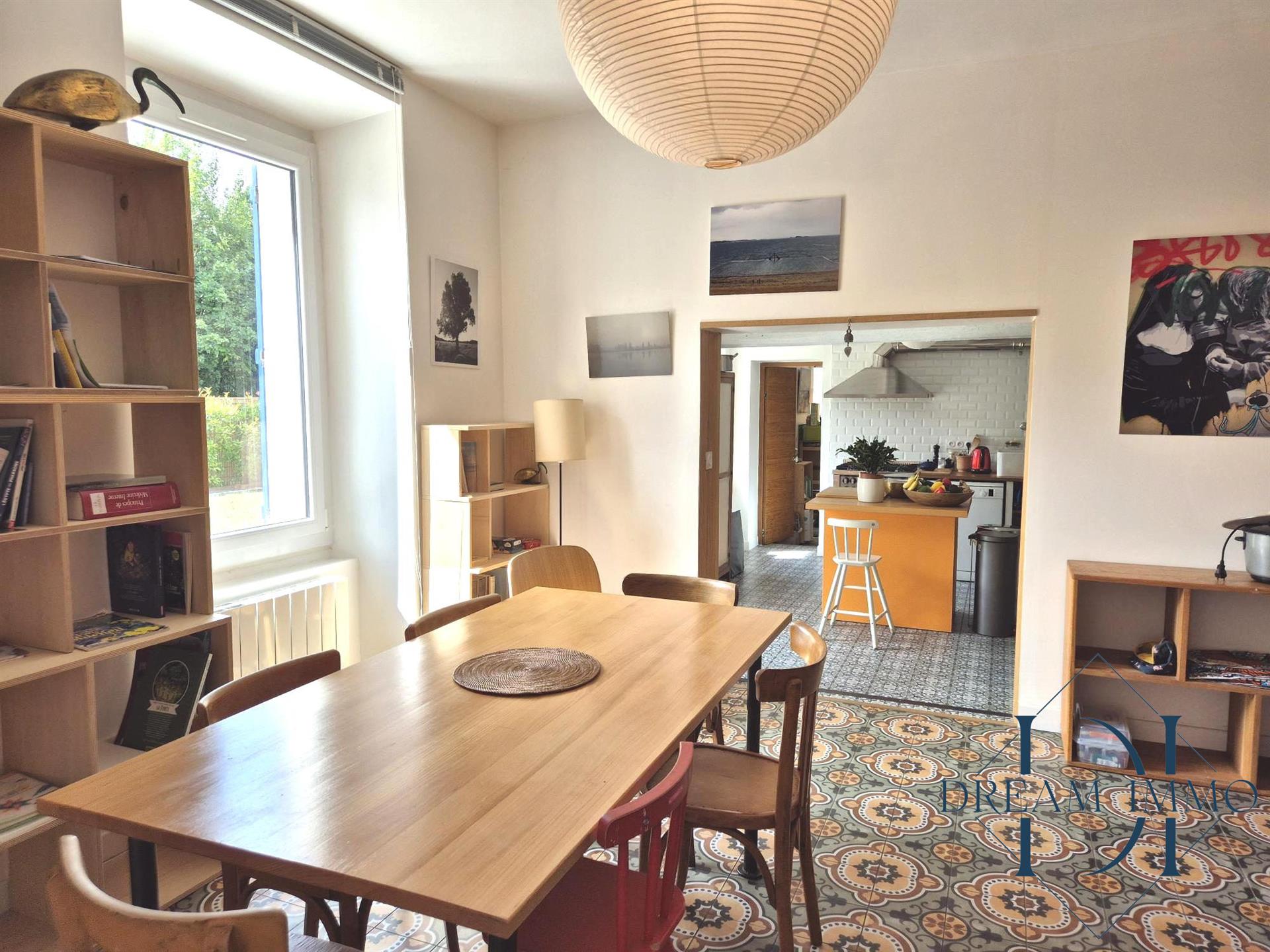 Purchase: Luxury property (27620)