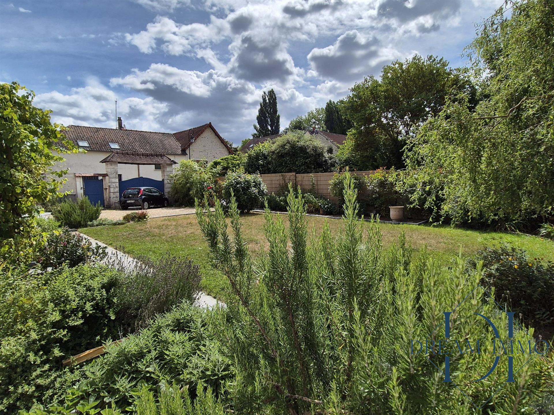 Purchase: Luxury property (27620)