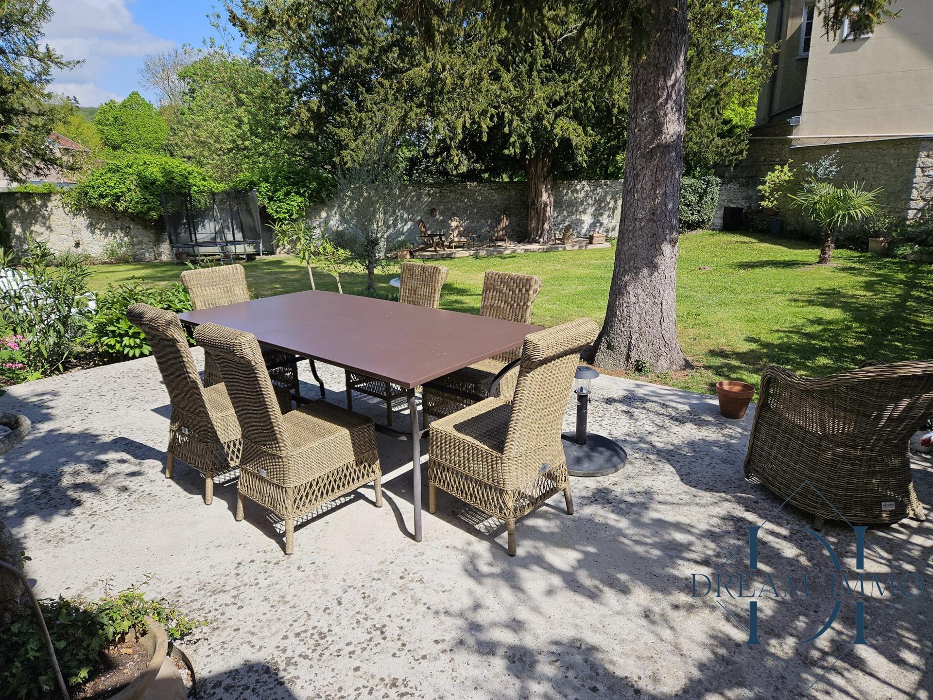 4 bedroom villa and loft 100 m² in the heart of the village