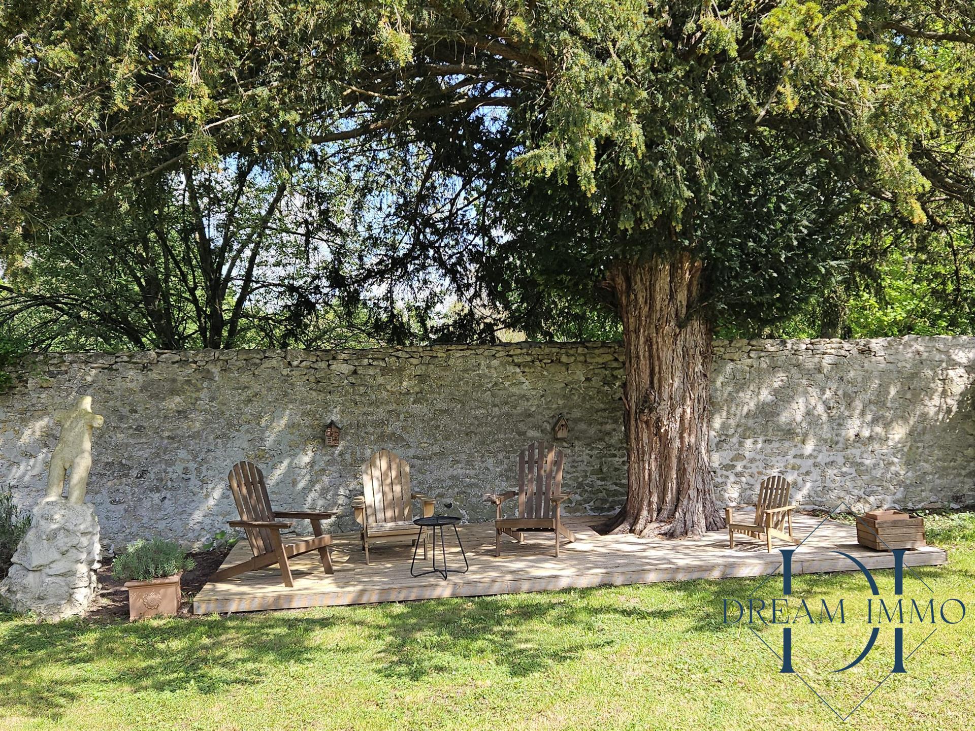 4 bedroom villa and loft 100 m² in the heart of the village