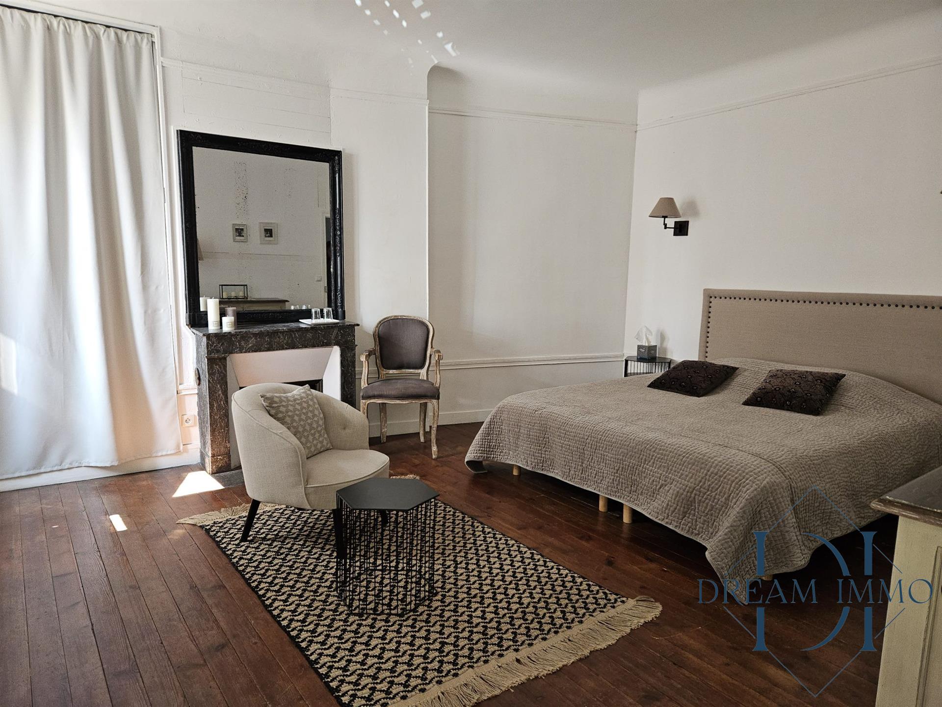 4 bedroom villa and loft 100 m² in the heart of the village