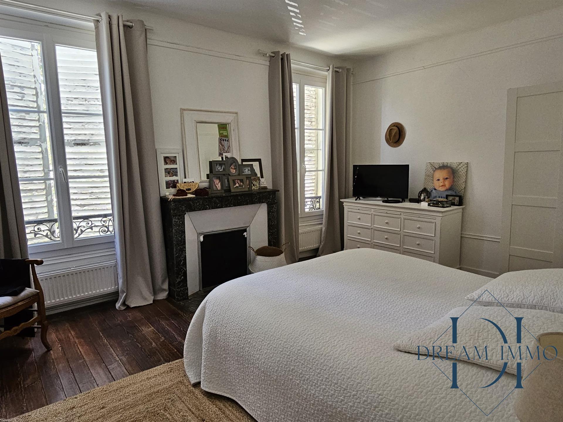 4 bedroom villa and loft 100 m² in the heart of the village
