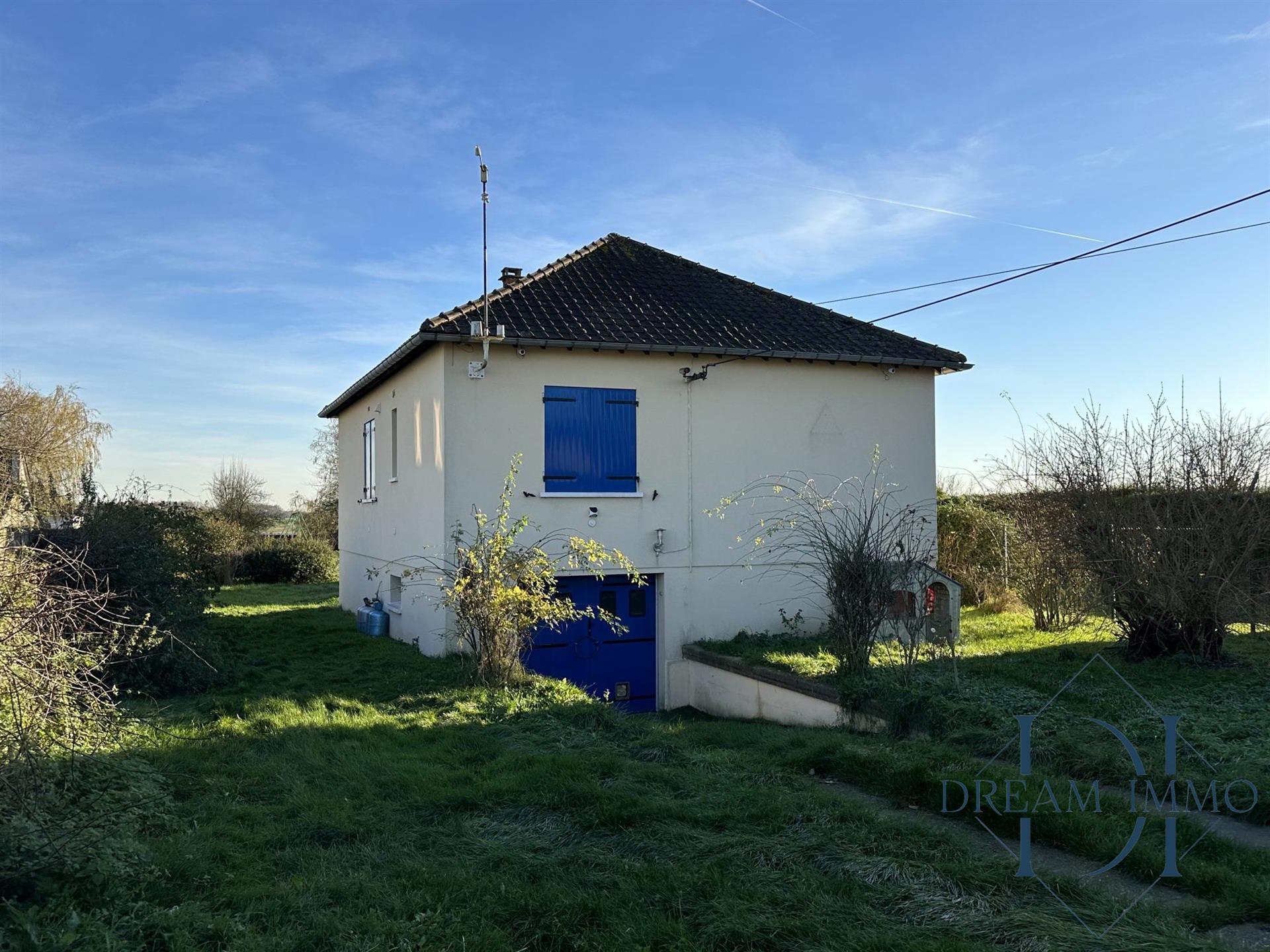 Charming house in Bois Jérôme on total basement