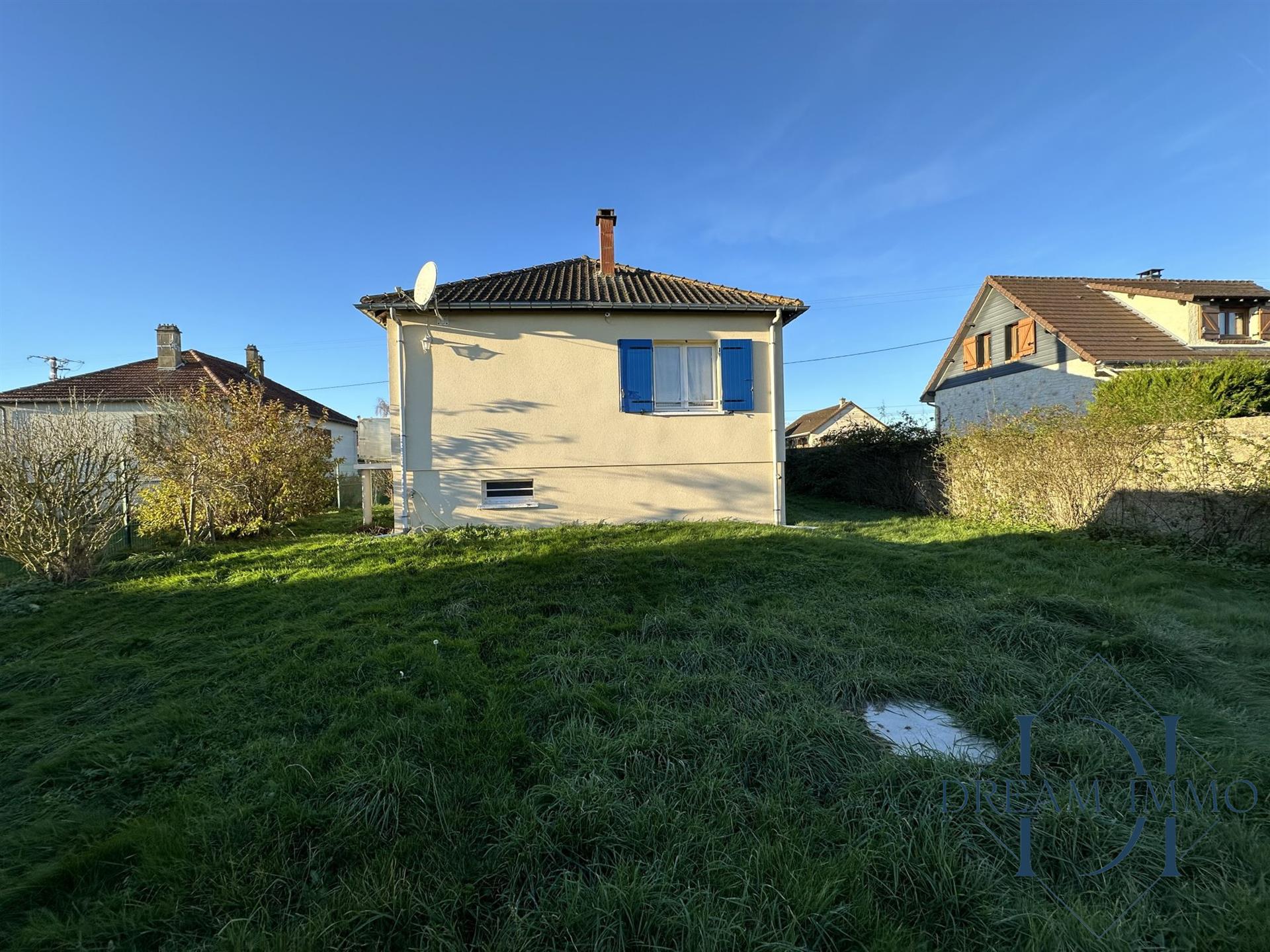 Charming house in Bois Jérôme on total basement