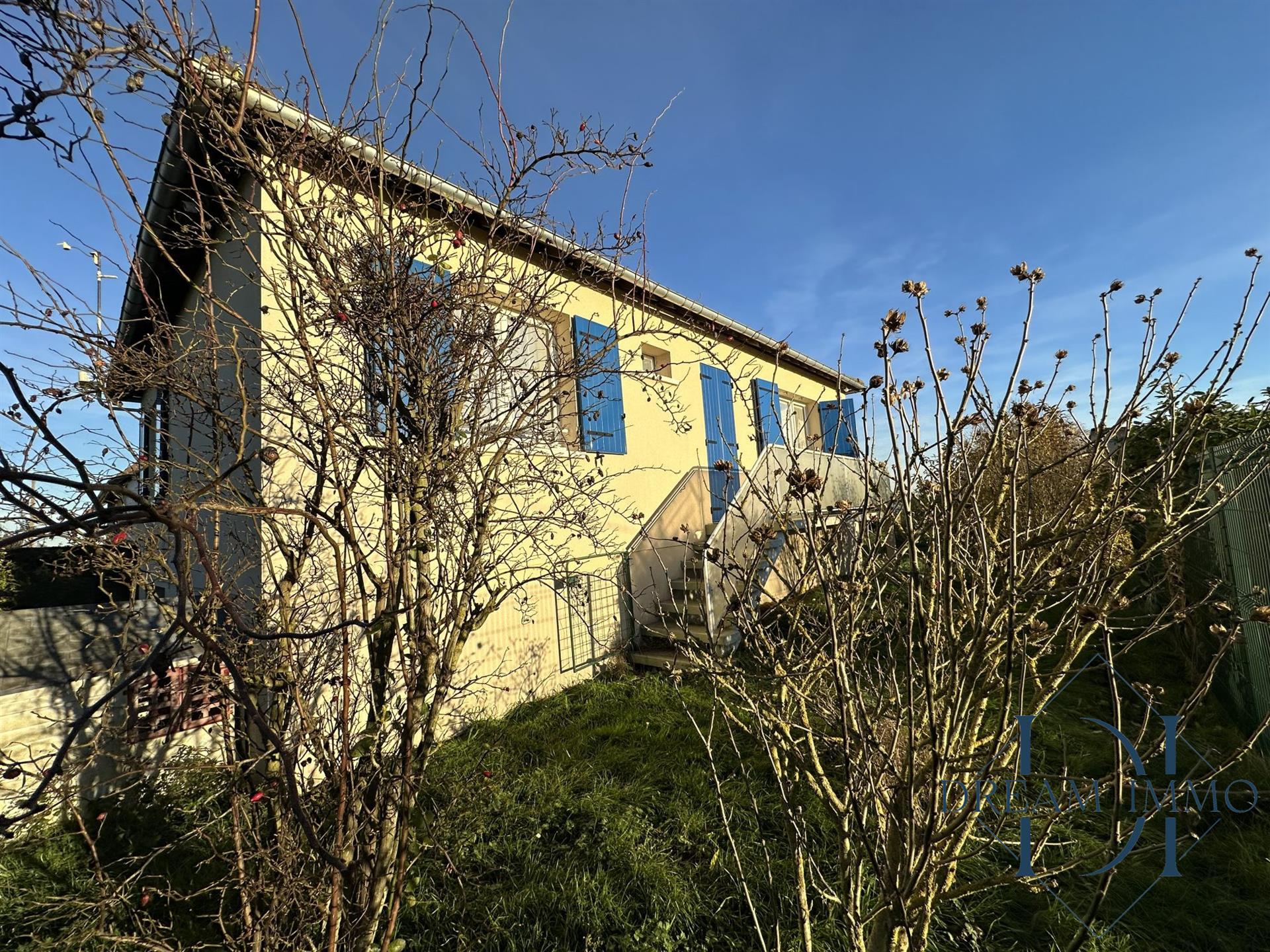 Charming house in Bois Jérôme on total basement
