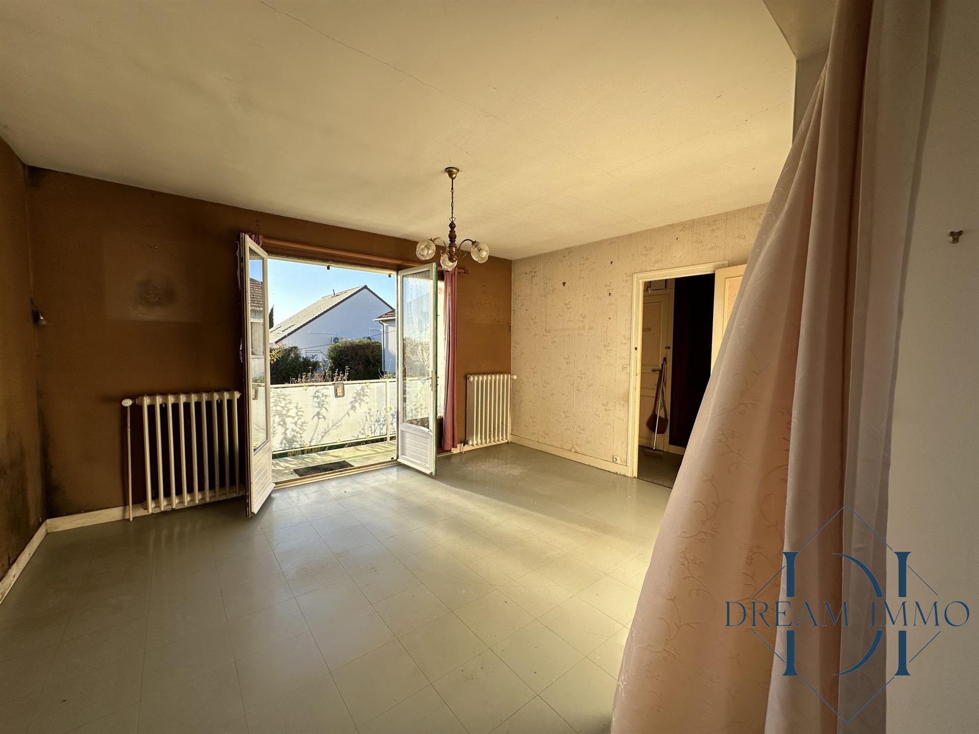 Charming house in Bois Jérôme on total basement