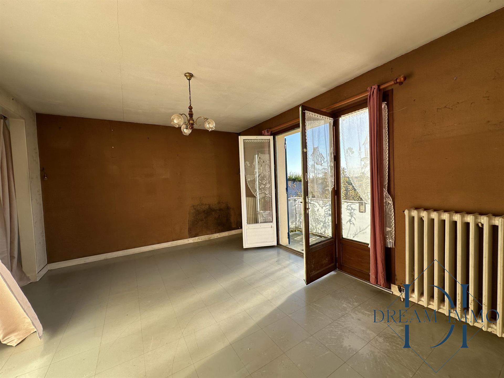 Charming house in Bois Jérôme on total basement