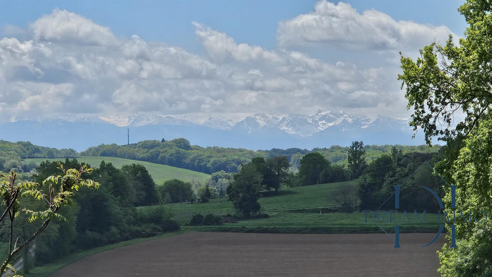 Gascony Pyrenees View, inhabited property on more than 12