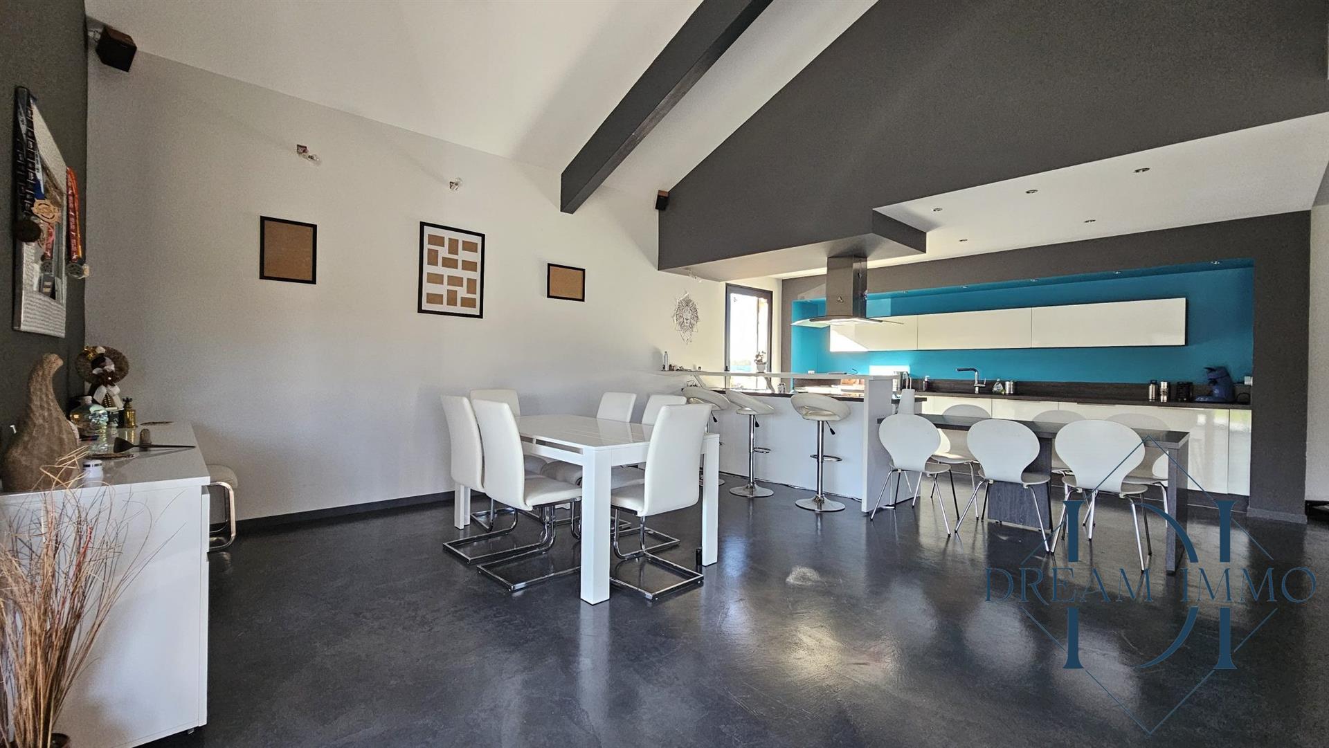 Bright and warm country house 235 m² living space