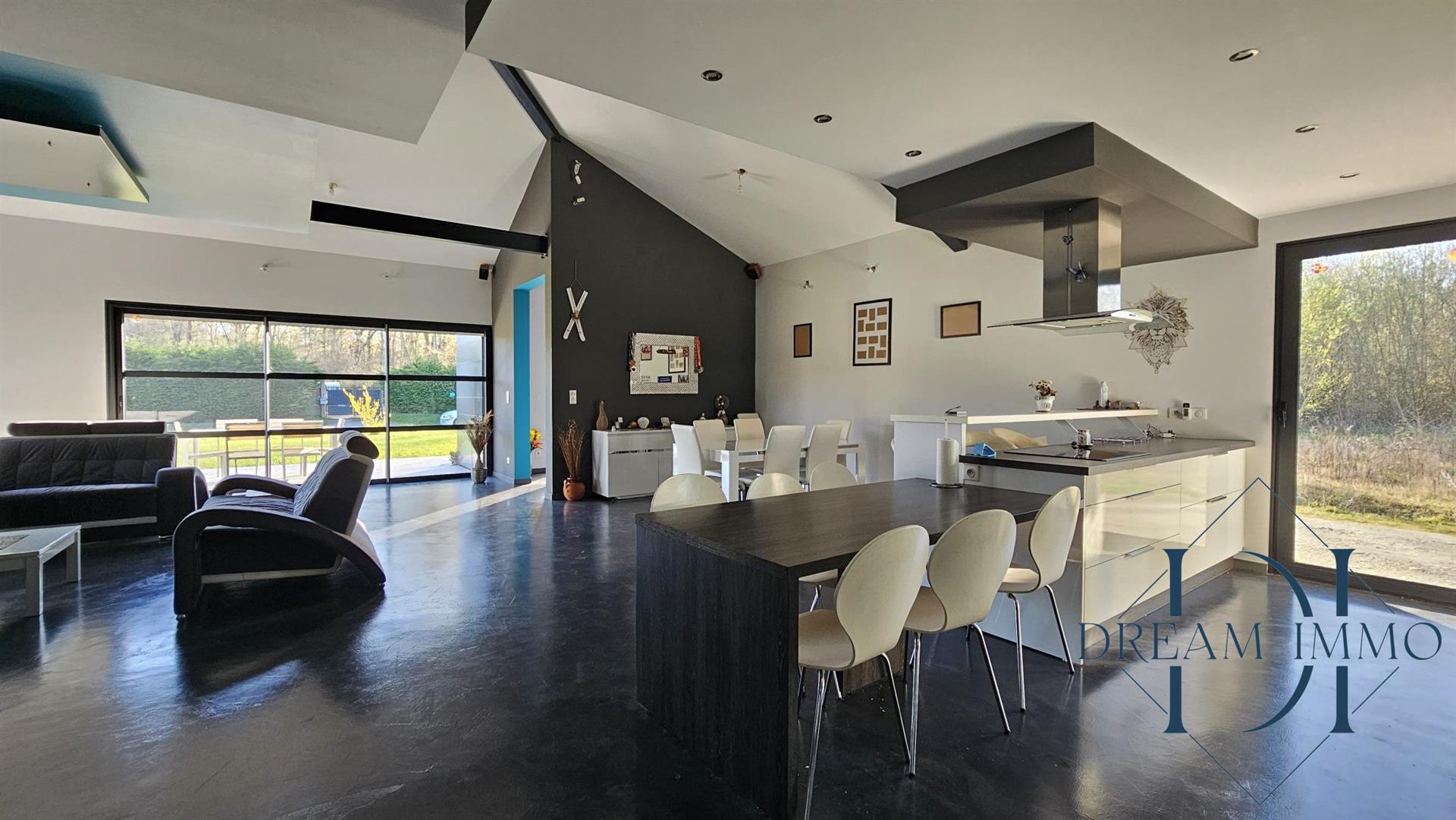 Bright and warm country house 235 m² living space