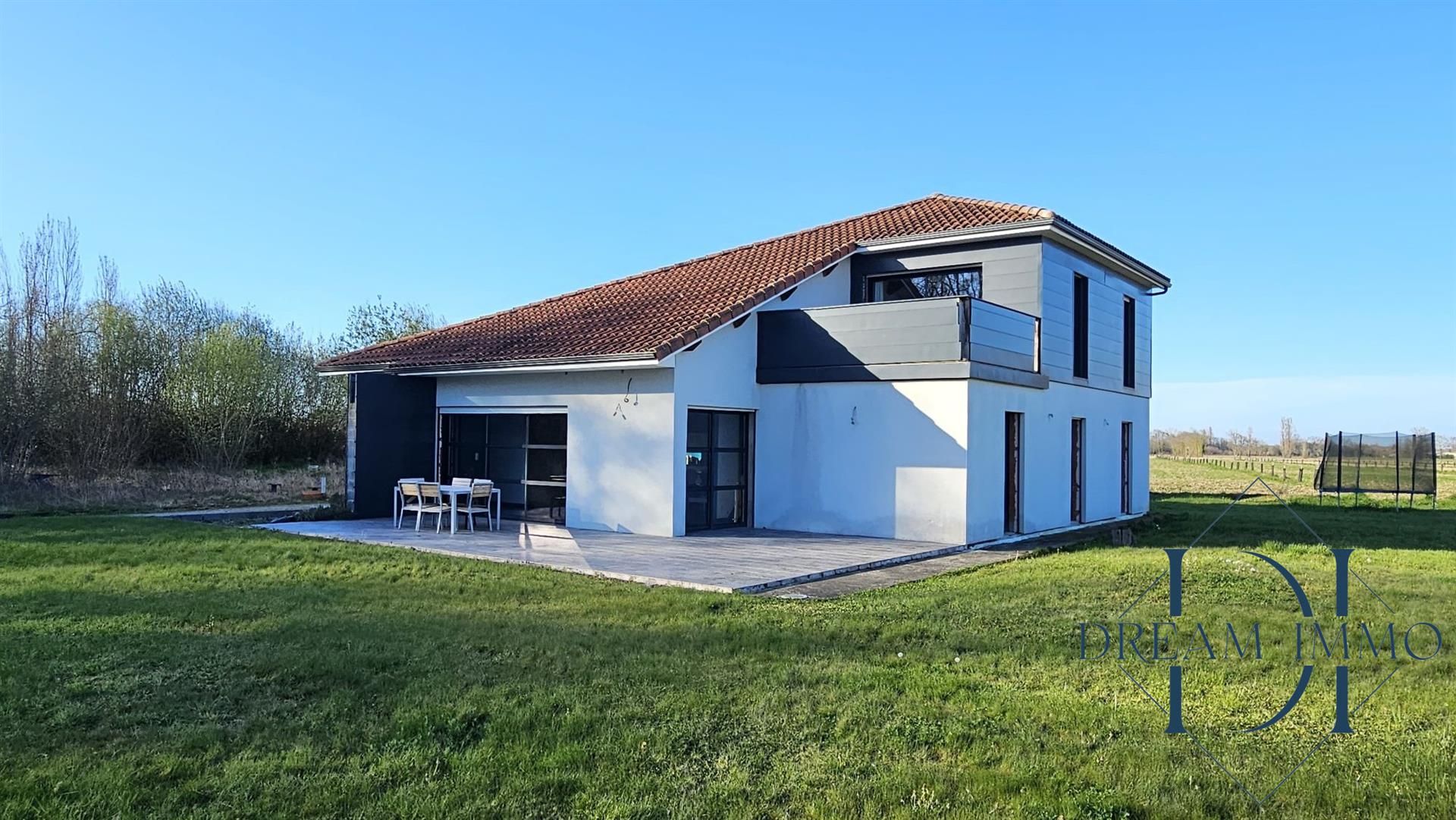 Bright and warm country house 235 m² living space
