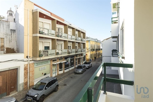 Apartment with 4 Rooms in Faro with 191,00 m²