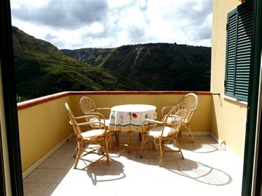 Parghelia (Vv), twee slaapkamer appartement met prachtige terrassen en een adembenemend uitzicht. A