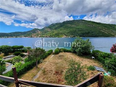 House in the first line from the sea in Lepetane, Tivat