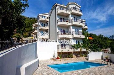 Villa - Mini-hotel 464m2 with sea views and a swimming pool in Kamenari, Herceg Novi