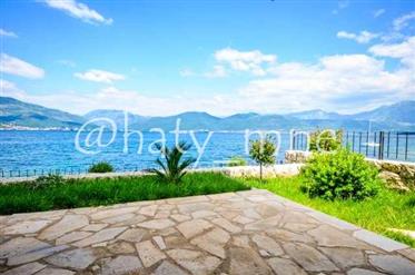 Villa on the very beach with a view of Porto Montenegro