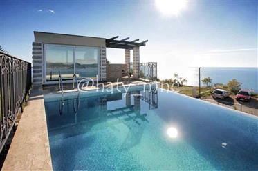 Villa de luxe avec vue mer et piscine à Rezevici