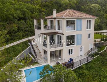 Villa avec piscine et vue mer à Lustica, Tivat