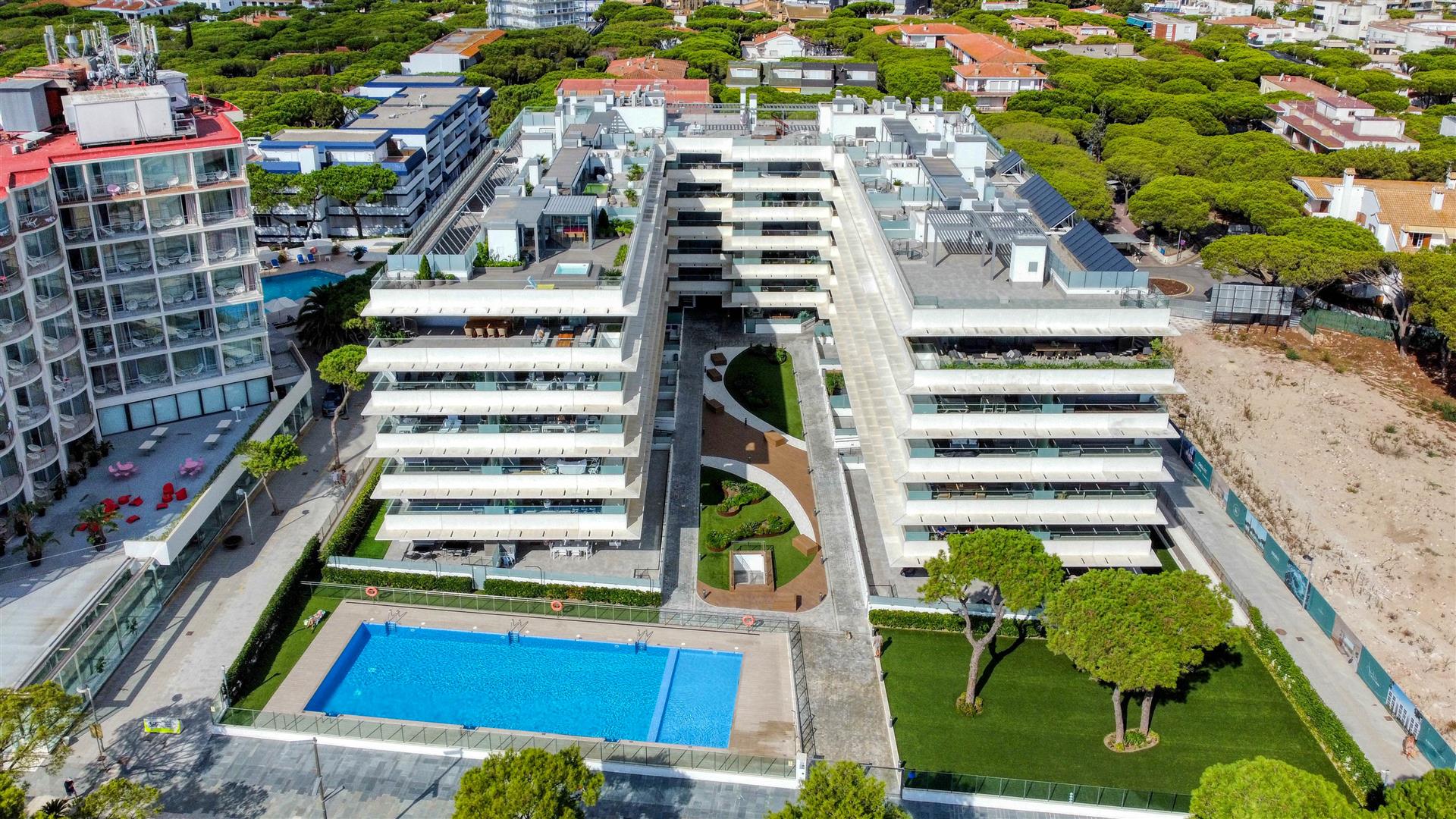 Spectacular new build building located on the seafront of Playa de Aro and a few steps away 
