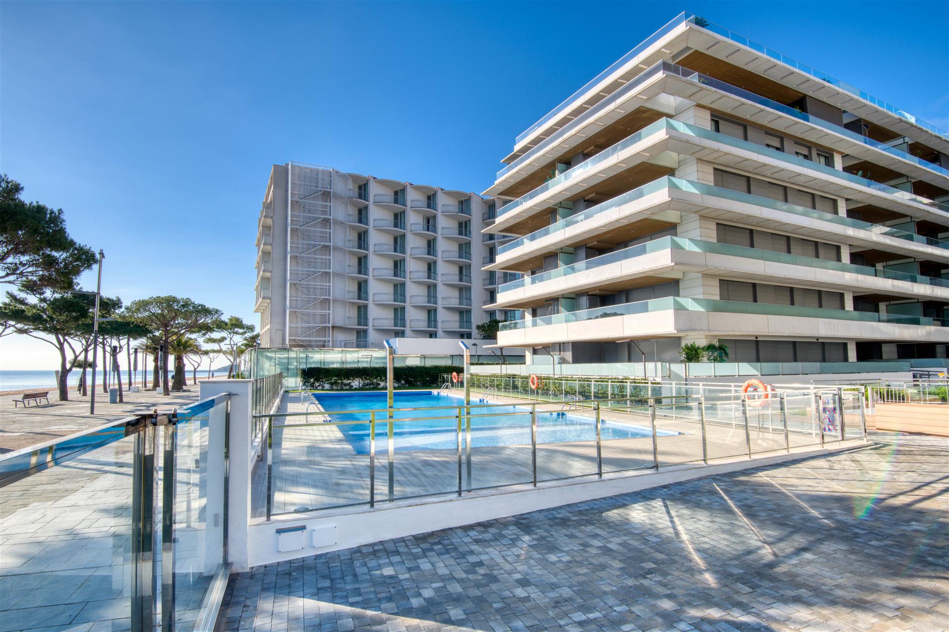 Spektakulärer Neubau an der Strandpromenade von Playa de Aro und nur wenige Schritte entfernt 